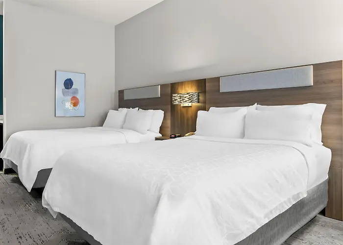 Holiday Inn Express & Suites - Detroit North - Roseville By Ihg